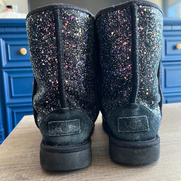 Beautiful Ugg Glitter Boots - Picture 4 of 6
